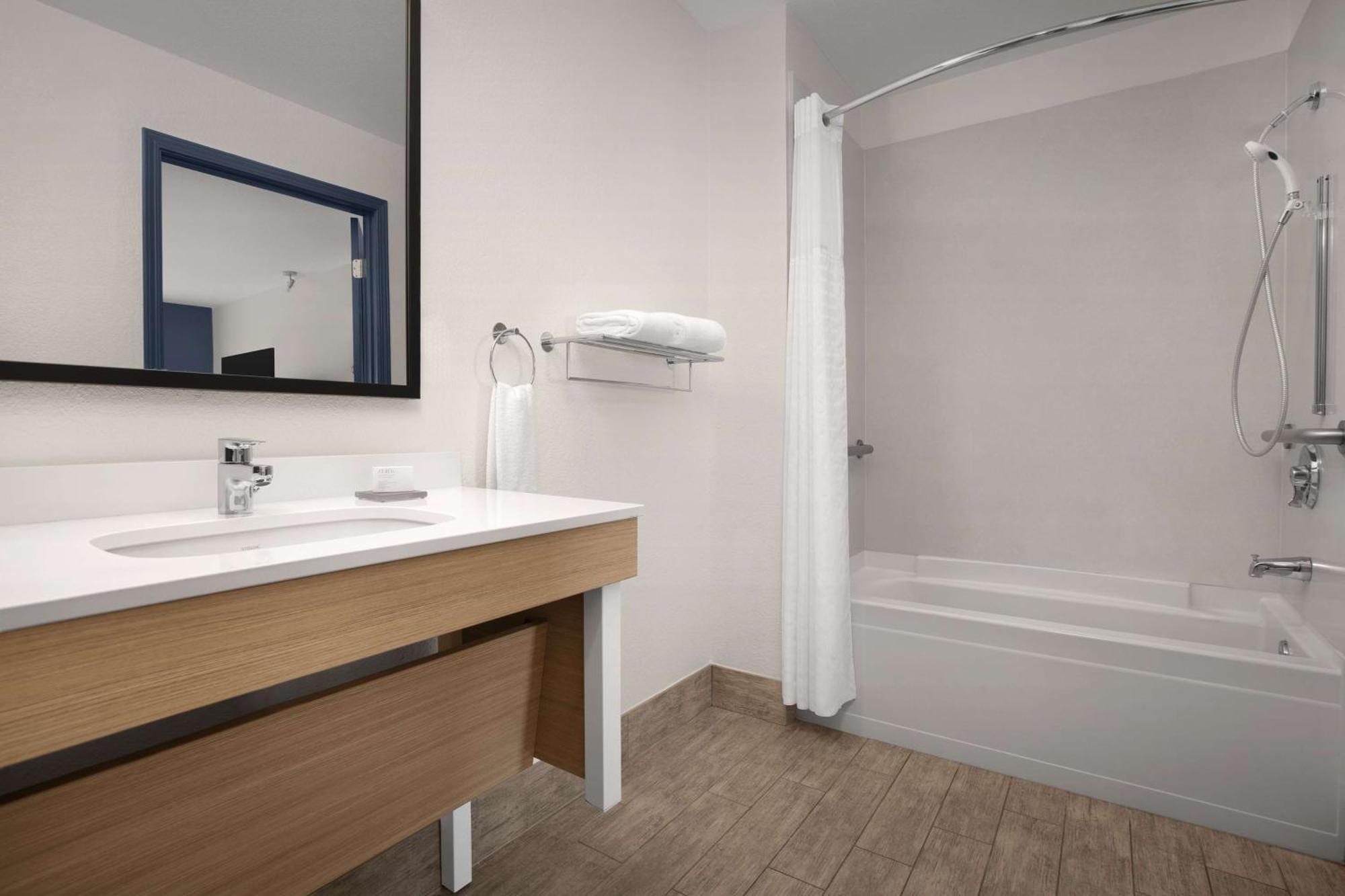 Spark By Hilton San Jose Airport Екстериор снимка
